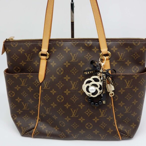 Authentic Louis Vuitton Lock & Key with unbranded Bagcharm, Keycharm, Keychain - Picture 3 of 10